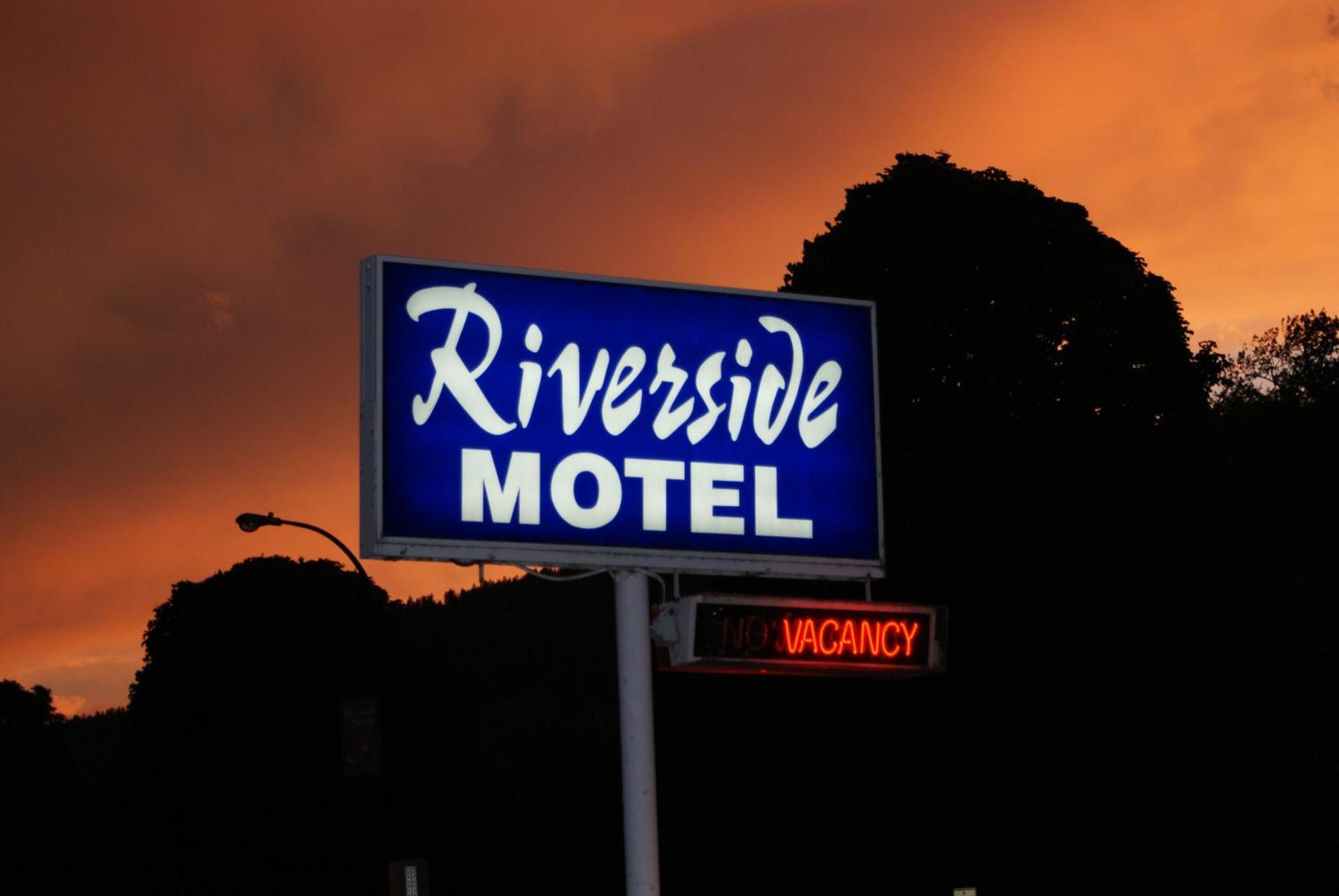 פנטיקטון Riverside Motel מראה חיצוני תמונה